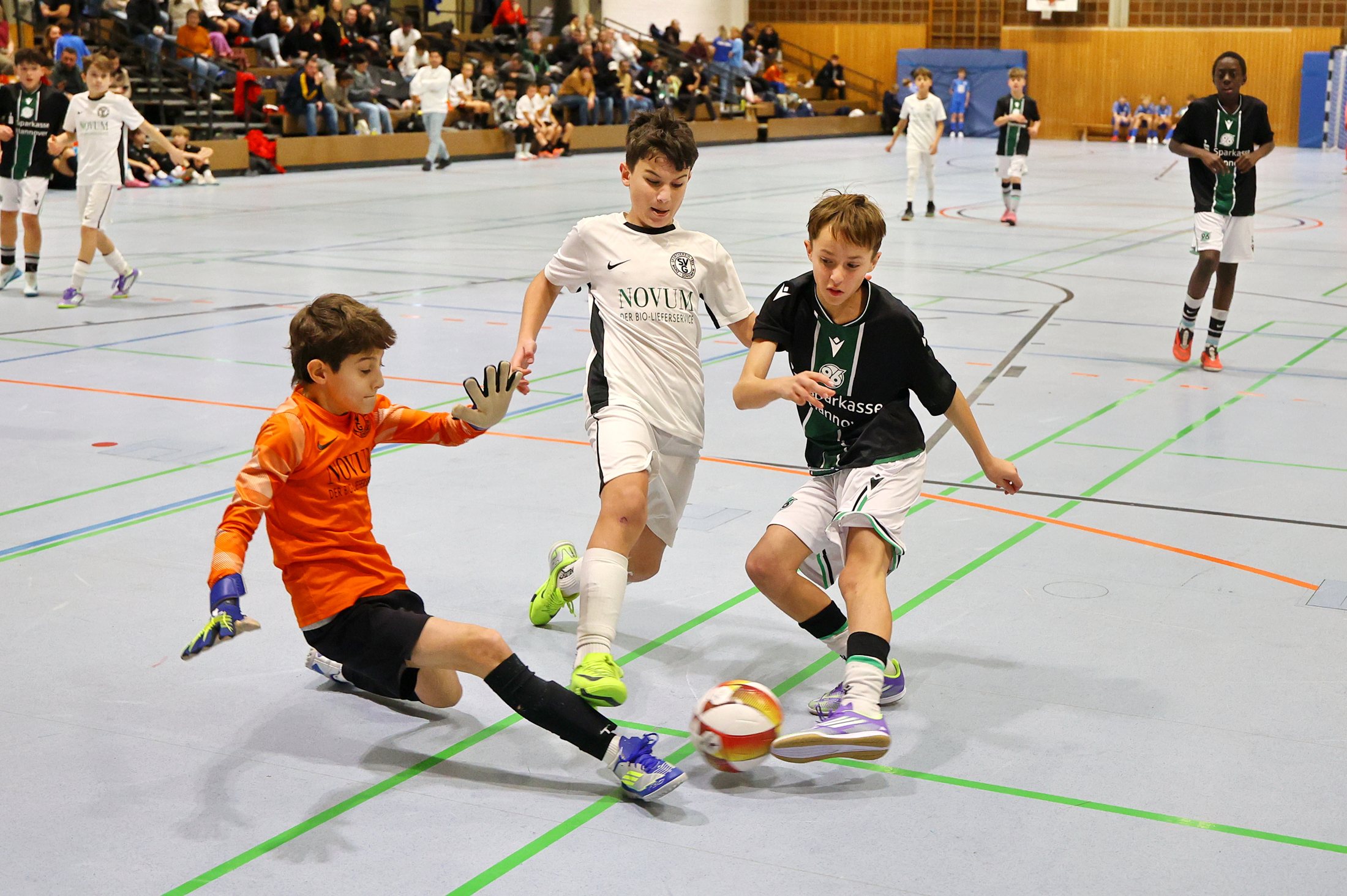 Torwart und Feldspieler beim Hallencup 2025